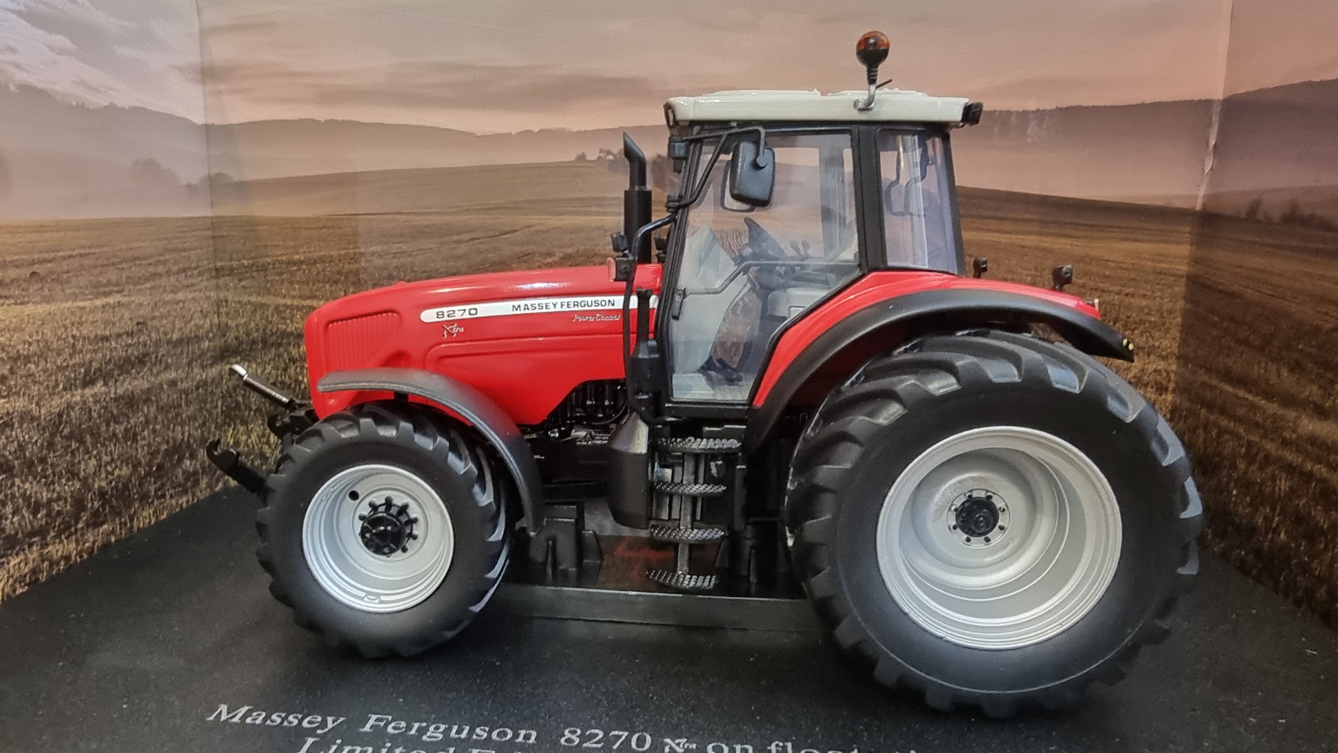 universal hobbies farm model massey ferguson 8270 Xtra flotation tyres 1:32